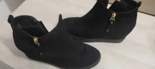 Stivaletti donna neri con zip