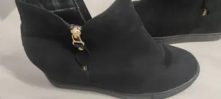 Stivaletti donna neri con zip