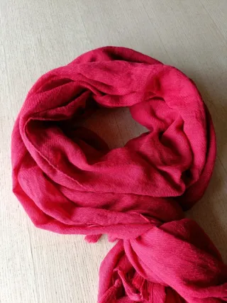 Pañuelo rojo con borlas 85x200 cm