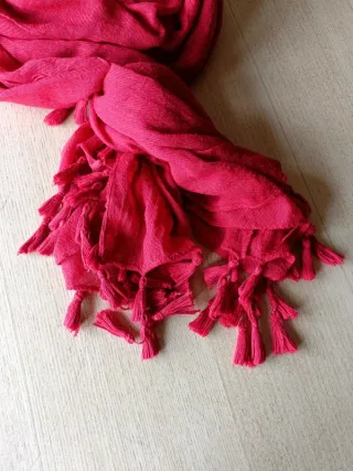 Pañuelo rojo con borlas 85x200 cm