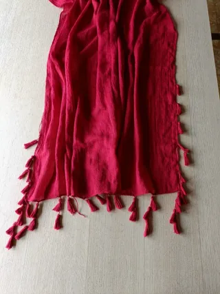 Pañuelo rojo con borlas 85x200 cm