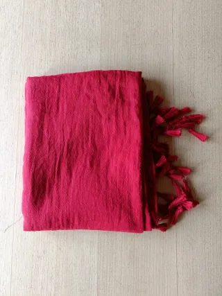 Pañuelo rojo con borlas 85x200 cm