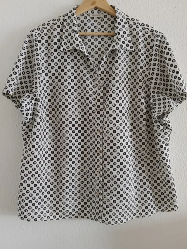 Blusa blanca con topos negros Talla 56