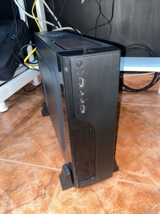 Caja PC Micro-ATX Innovo Mirage Negra
Pantalla LG
