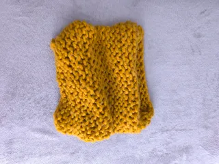 Cuello de lana grueso amarillo