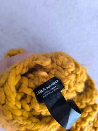Cuello de lana grueso amarillo