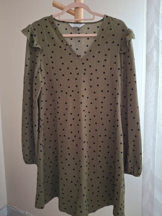 Vestido verde con lunares negros