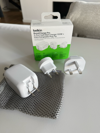 Cargador 100W 3 puertos Belkin + clavijas viaje
