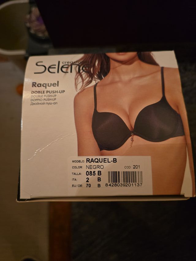 Reggiseno nero con pendente