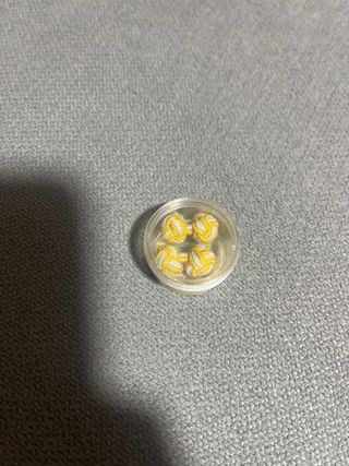 Gemelos de camisa dorados y blancos