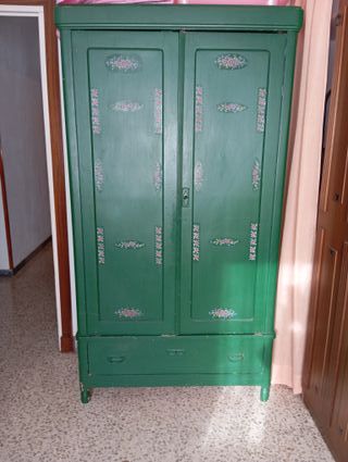Armario antiguo madera verde 2 puertas cajón