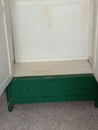 Armario antiguo madera verde 2 puertas cajón