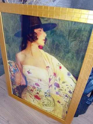 Donna Quadro dorato con scialle Manila