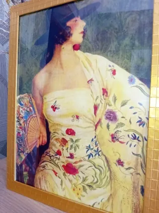Donna Quadro dorato con scialle Manila