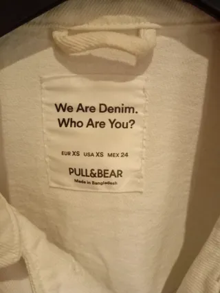 Cazadora vaquera blanca de niña marca Pull&Bear XS