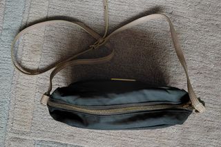 Bolso bandolera Bimba y Lola negro y dorado