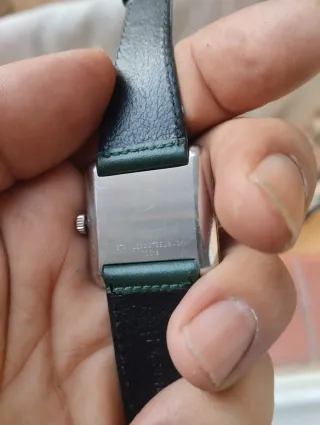 Reloj de pulsera marca Horizon cuadrado