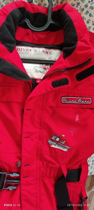 Mono de esquí rojo para niño