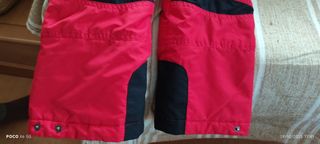 Mono de esquí rojo para niño