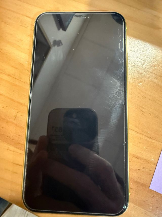 iPhone 11 Amarillo