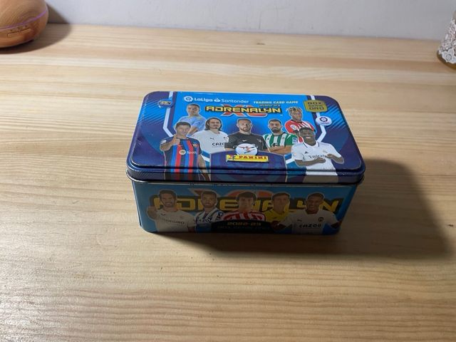 Caja de cartas fútbol Adrenalyn