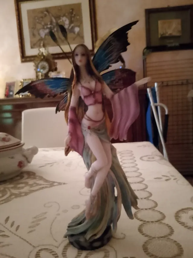 Fatina decorativa con ali