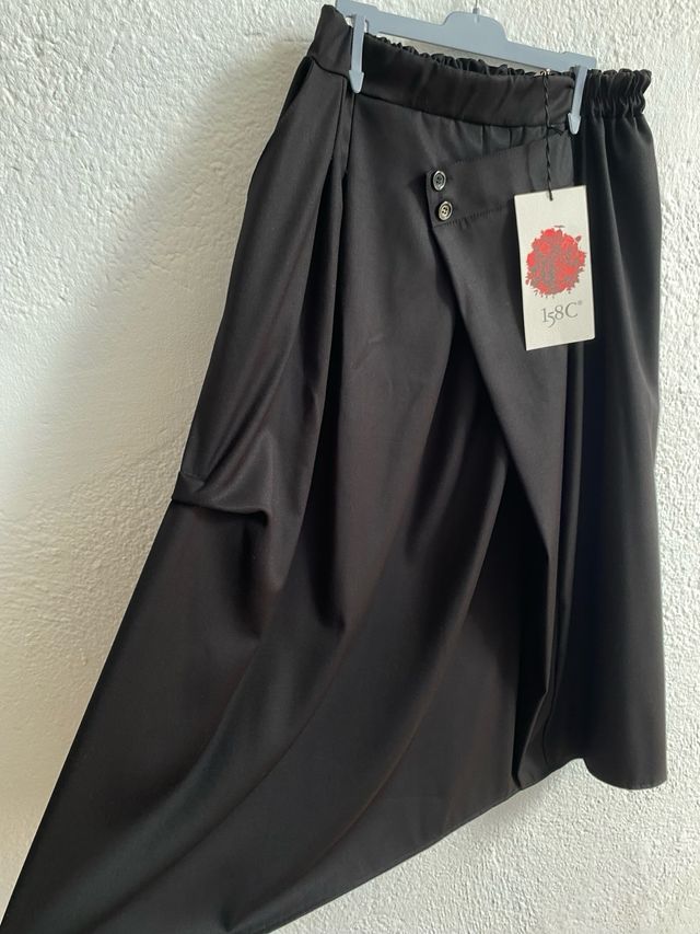Falda asimétrica negra 158C Talla Única