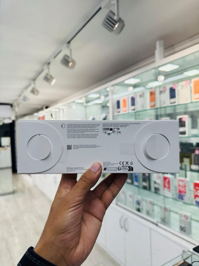 Apple Watch Series 10, 42 mm, GPS, argento, sigillato