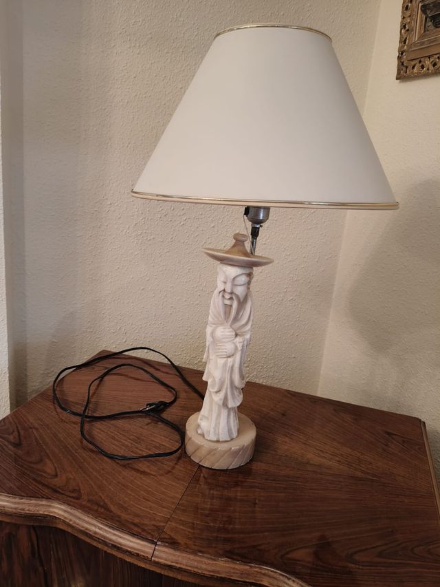 Lámpara mármol chino antigua figura