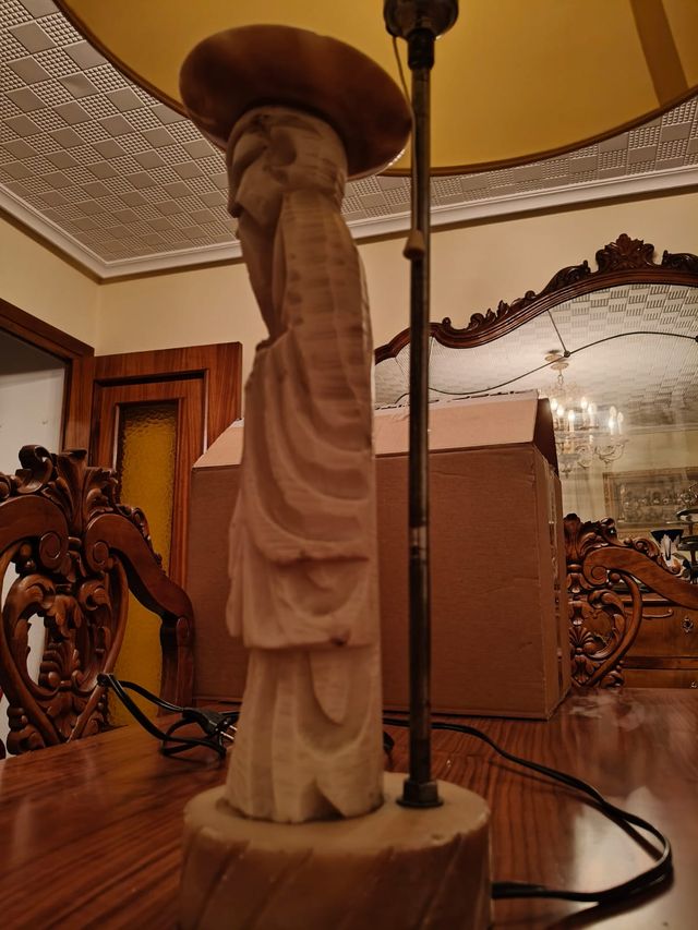 Lámpara mármol chino antigua figura