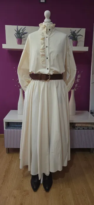 Conjunto Blusa Victoriana y Falda Beige