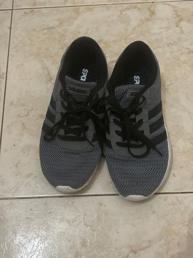 Zapatillas Adidas grises y negras