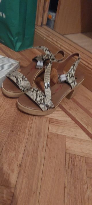 Sandalias de vestir cómodas