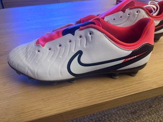 Botas fútbol niño Nike Tiempo blancas