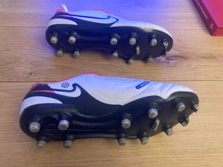 Botas fútbol niño Nike Tiempo blancas