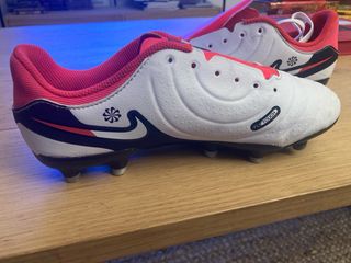 Botas fútbol niño Nike Tiempo blancas