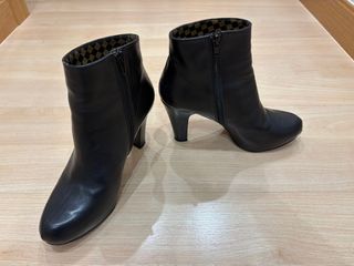 Botines negros de tacón