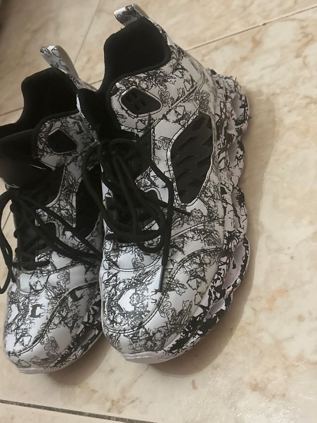 Zapatillas SHEIN Blancas y Negras