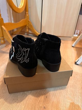 Botines negros tachuelas Primark