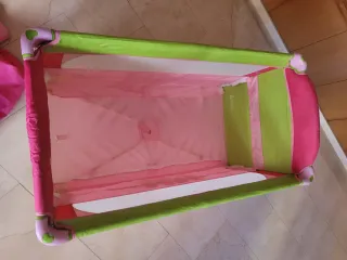 Cuna de viaje Olmitos rosa y verde