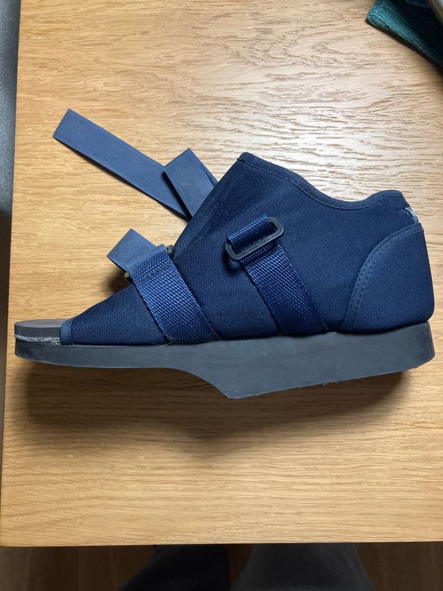 Bota ortopédica cuña invertida azul