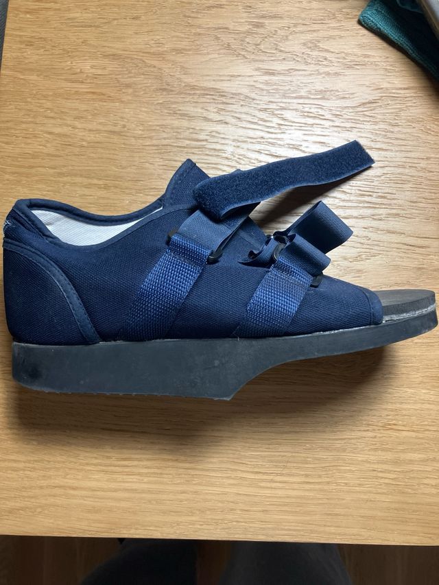 Bota ortopédica cuña invertida azul