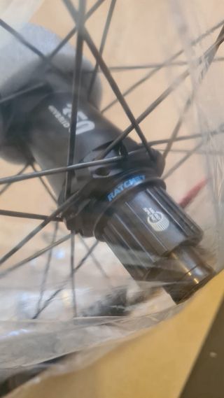 Rueda trasera 27,5" DT Swiss HX 1700 XD 30 IS