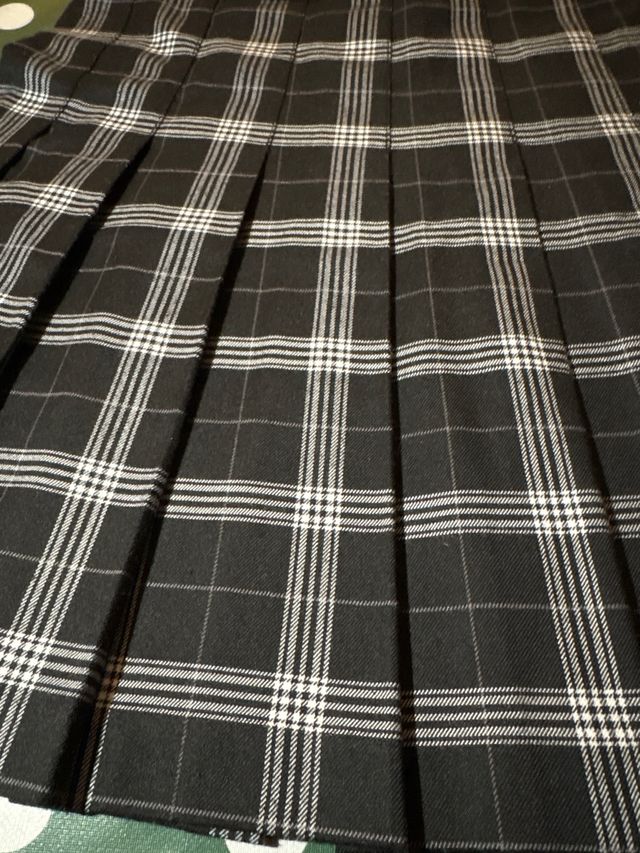 Lote 2 faldas plisadas negra y cuadros