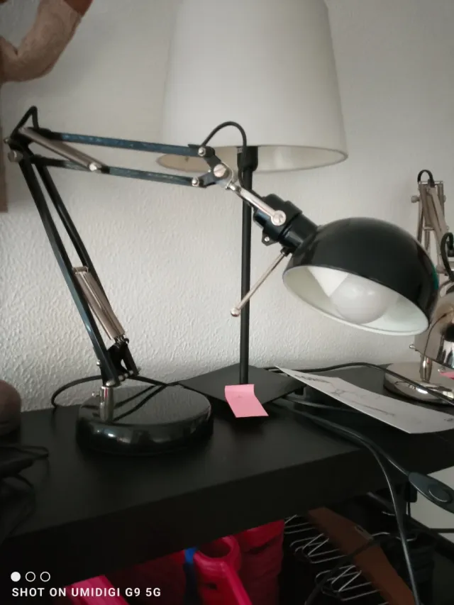 Lámpara de escritorio IKEA FORSA negra
