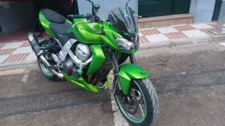 Kawasaki Z750 Verde