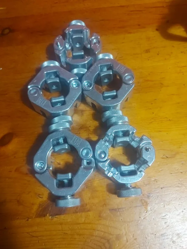 Fascetta per tubi a 4 vie di Alluminio Manfrotto