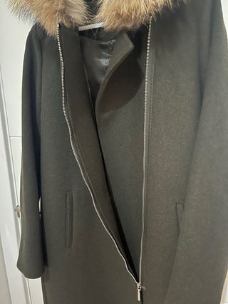 Abrigo verde con capucha y pelo
