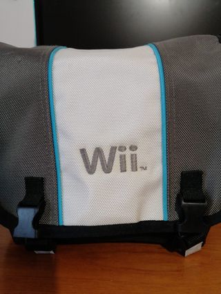 Nintendo Wii con borsa, cavi e nunchuck