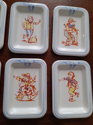 11 piattini in peltro smaltato